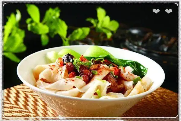 简单易做的美味油泼面那是舌尖上的美味