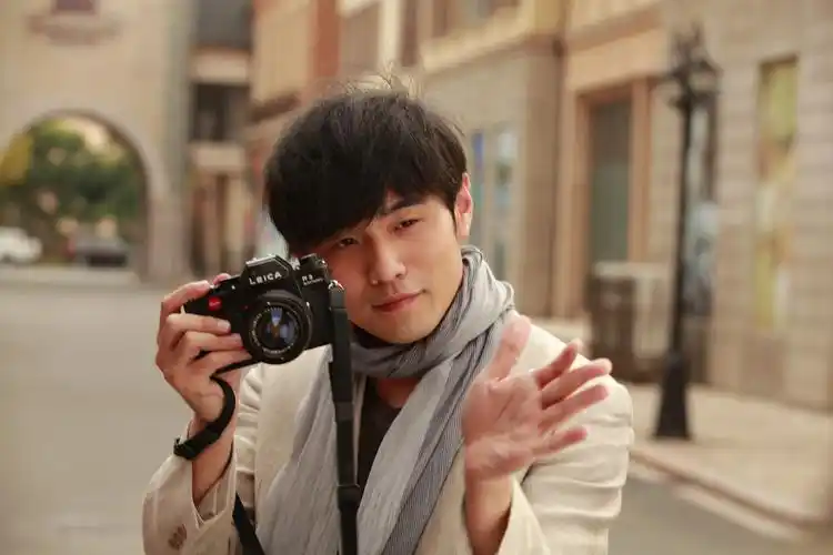 p>周杰伦(jay chou),1979年1月18日出生于台湾省新北市,祖籍福建省