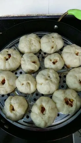 胡萝卜包子的做法_【图解】胡萝卜包子怎么做好吃_胡萝卜包子_家常