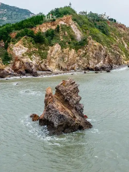 石老人倒下了,青岛迎来了石老人2.0,你觉得有必要修复吗? - 知乎