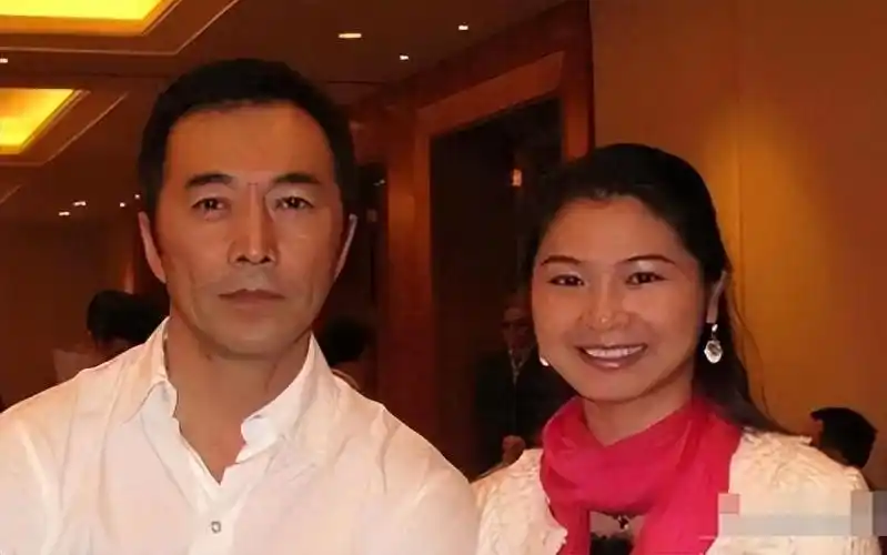 回顾张也55岁还未婚和62岁的吕继宏互相陪伴多年却至今未婚