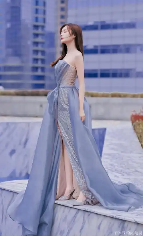 李一桐红毯造型太美了