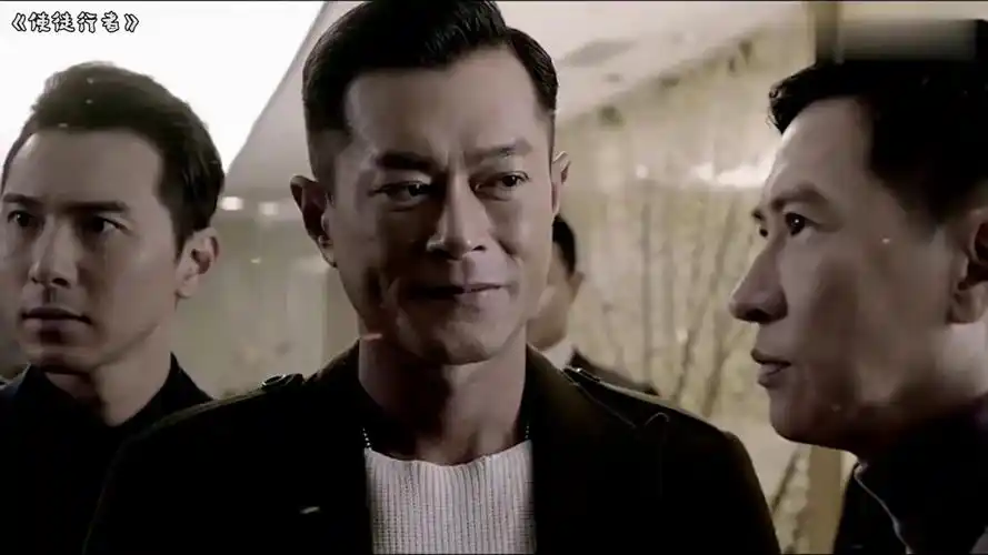 古天乐和张家辉这两个幼稚鬼,叠食物还叠上瘾了,好想一口全吃掉