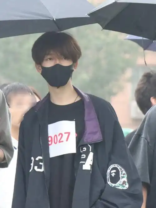 贺峻霖校园运动会路透