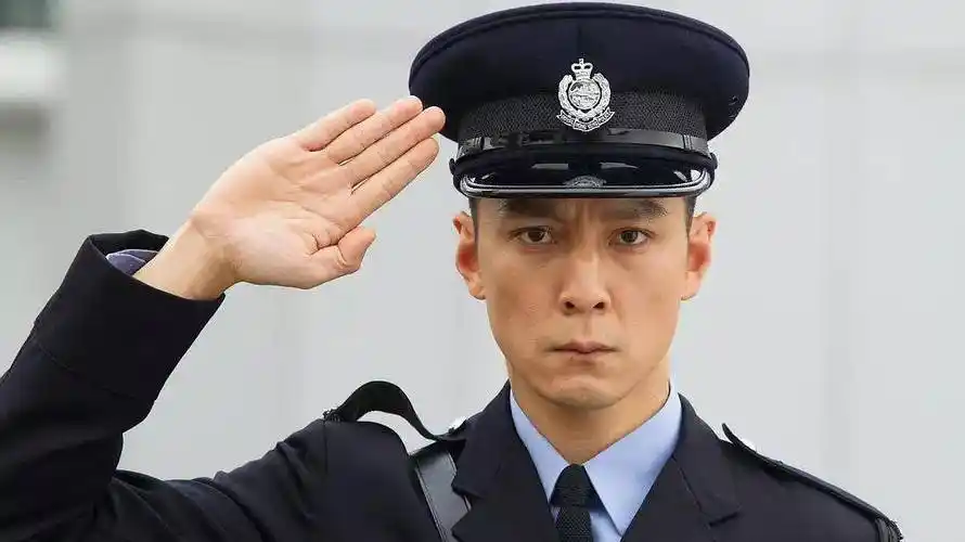 49岁吴彦祖近照曝光太沧桑,胡茬变白发际线后移明显,撞脸倪大红