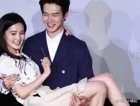 范冰冰在发布会上直接把王力宏举了起来,吓得力宏哥脸上失去了表情