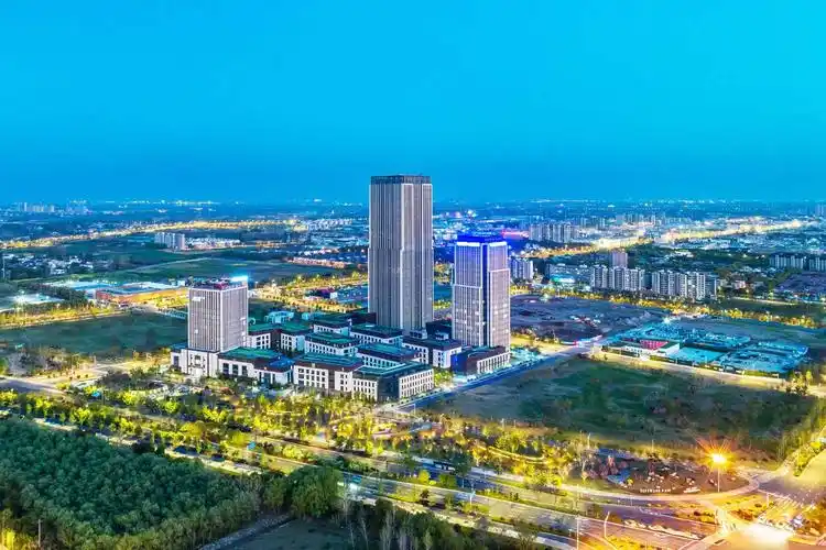 受访者供图记者 露莎日前,一场吸引300多个高层次人才团队报名参赛的"