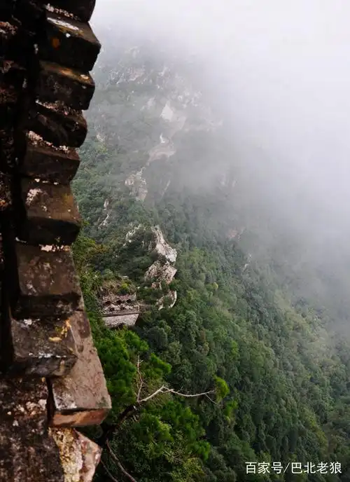 箭扣长城是明代万里长城最著名的险段之一,是近年各种长城画册中上镜