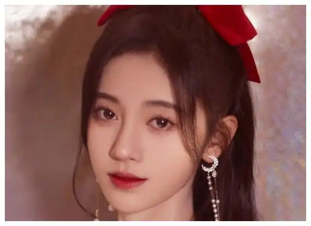 镜头给鞠婧祎特写,p图师都无从下手