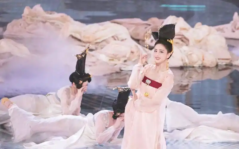 佟丽娅绝美舞姿《芒种》(天猫618超级晚)