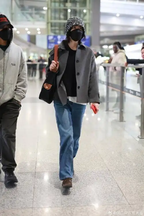 王菲谢霆锋一起回国