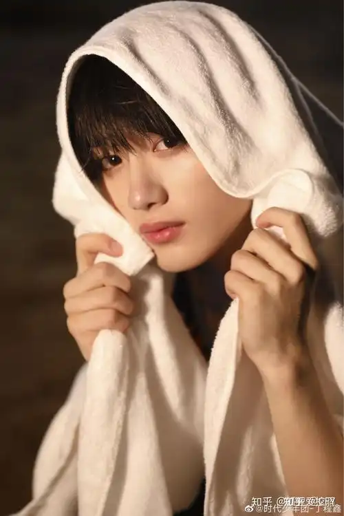 刚粉上丁程鑫大家能给我点他的照片吗