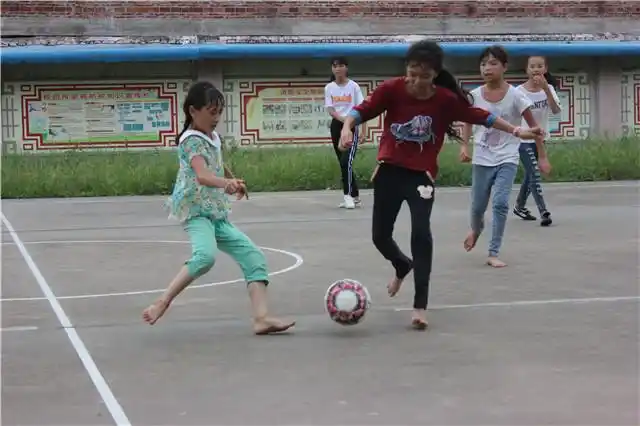 大山里的赤脚足球