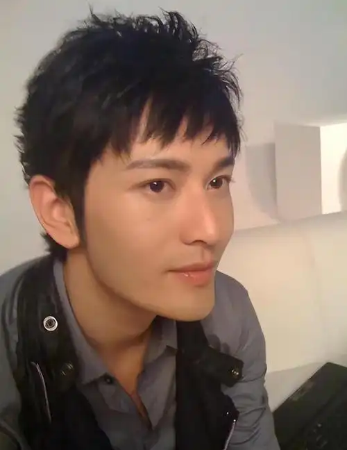 把黄晓明放进帅哥排行榜里,可能很多人都会感到意外吧.