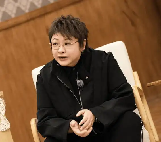 韩红小号曝光!网友调侃像是"在互联网裸奔了"