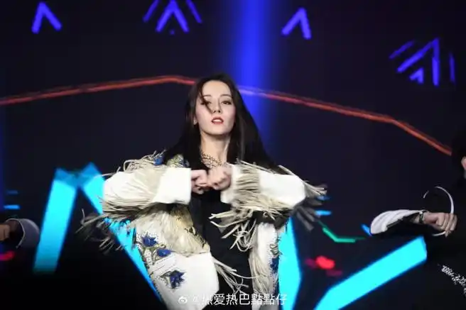 分享生日会生图  可爱又帅飒满点的巴宝@dear-迪丽热巴