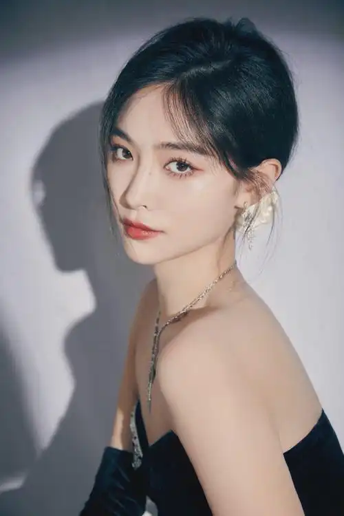 许佳琪说今天是红毯在裹棉被公主##许佳琪红毯在裹棉被公主