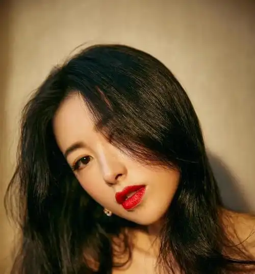 朱珠:长相漂亮戏也好,与法拉利总裁恋爱,37岁嫁圈外丈夫