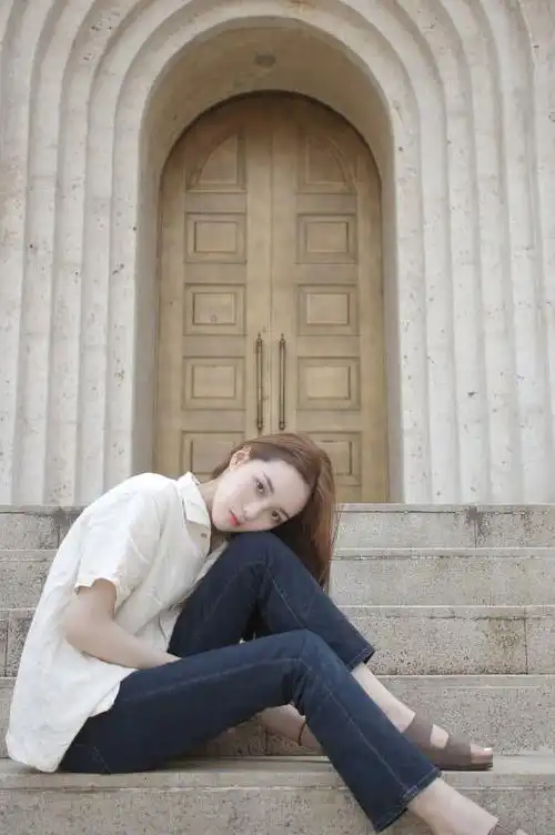 赵嘉敏的"小脏鞋"很普通,但这"铅笔腿",却是女生的理想腿型