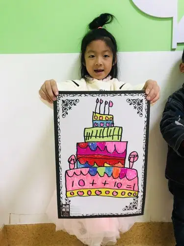 大美画馆&红缨幼儿园绘粋5班《生日蛋糕》