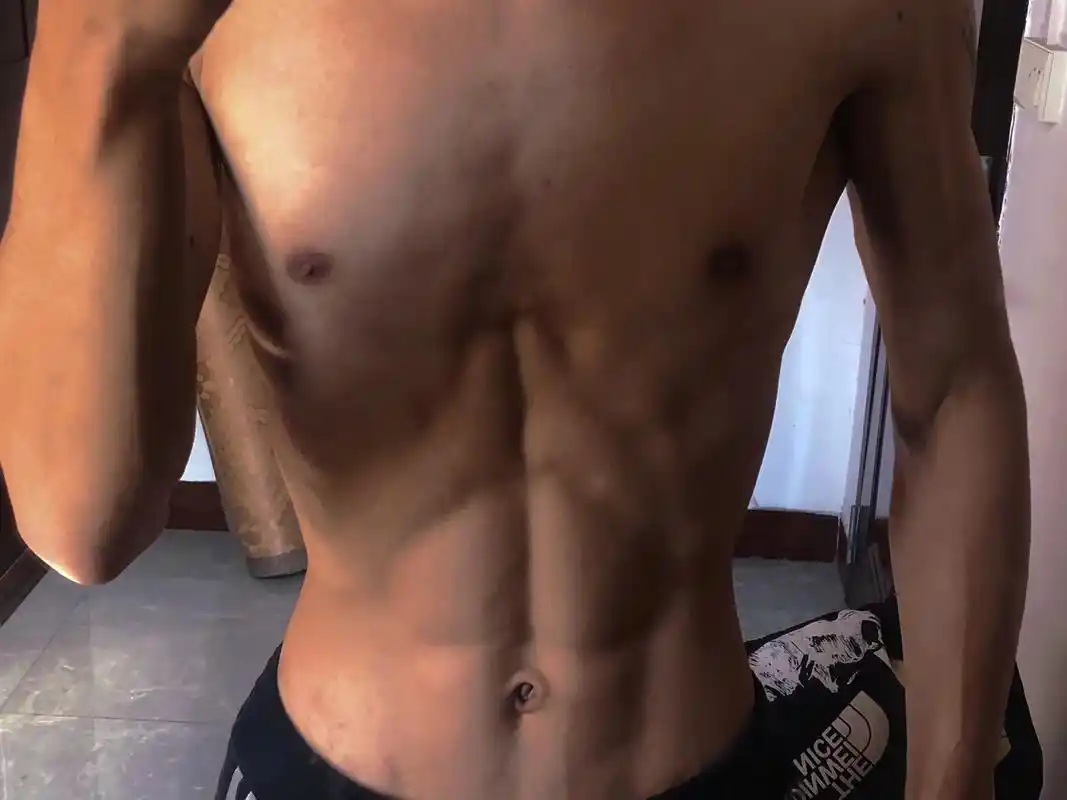 185大帅哥 #腹肌小哥哥 #帅爆了的小哥哥 #这是你找男 - 抖音