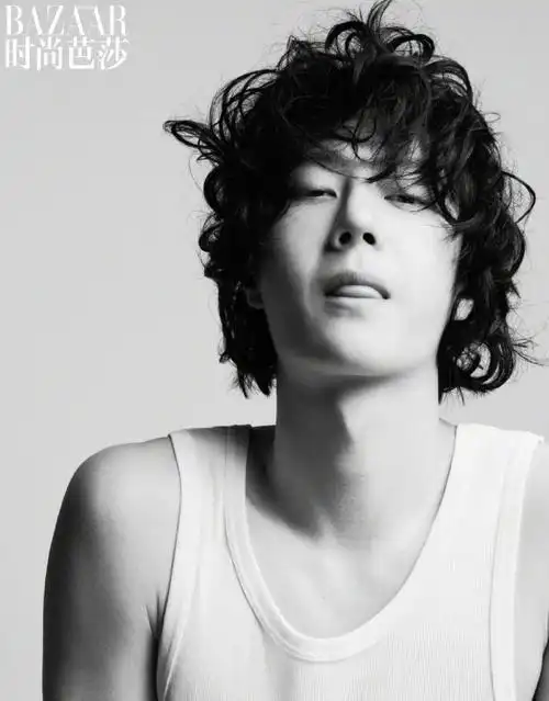 《时尚芭莎》1月刊封面人物:王一博#时尚芭莎 王一博##赏图bot