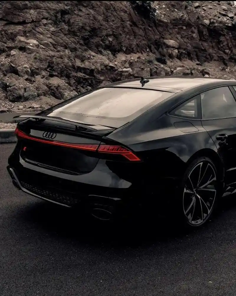 心心念念的奥迪rs7黑武士壁纸来啦 这才是男孩子的大玩具~ 晚安兄弟们