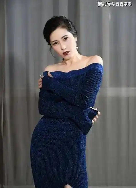 "姨圈顶流"曾黎性感写真大赏_女性_照片_风采