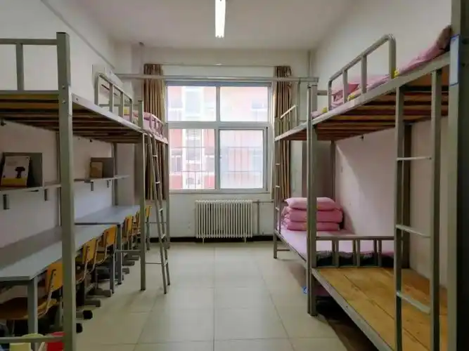 101中学郑州市教育局党组成员张少亮到校督查高三开学情况