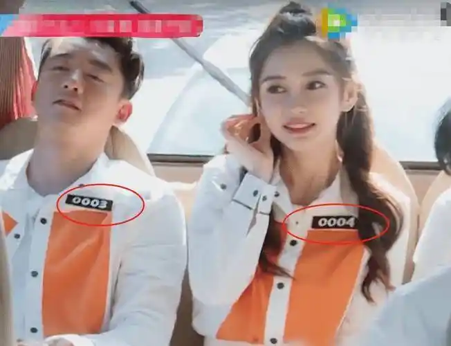 原创跑男热播蔡徐坤舔链子引热议我却关注他对baby的暖心照顾