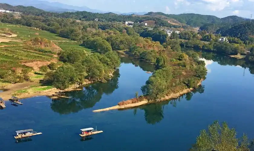 《月亮湾》2019年11月24日摄于江西省婺源县月亮湾(手机版)