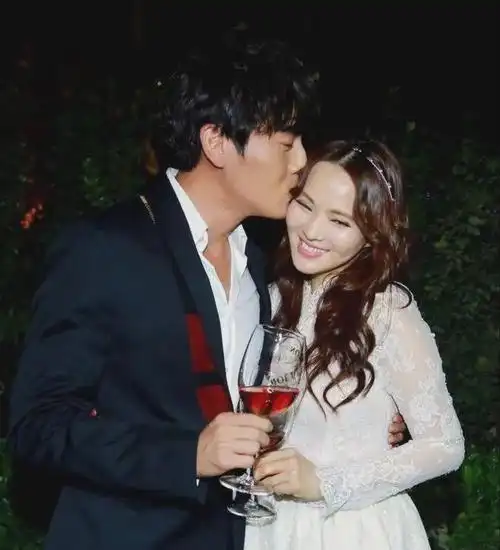 这一次,56岁伊能静和46岁秦昊,又给明星夫妻好好上了一课