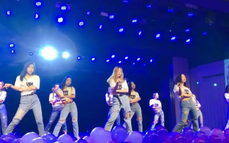 周口师范学院a 舞团帅气小姐姐们 翻跳tara的sugar free