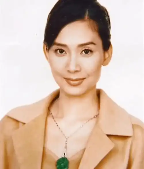 邝美云_郑家成_香港