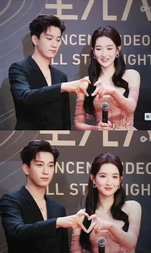 王子奇王玉雯互相给对方拍照