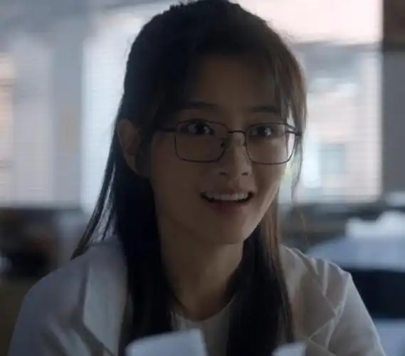 里面既有包括许娣和陈小艺这些家喻户晓的老戏骨,也有包括钟楚曦