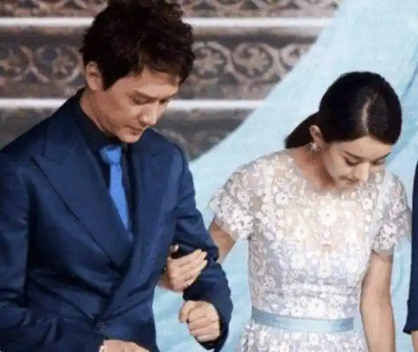 冯绍峰倪妮的合影遇上冯绍峰赵丽颖的合影谁是真爱一目了然