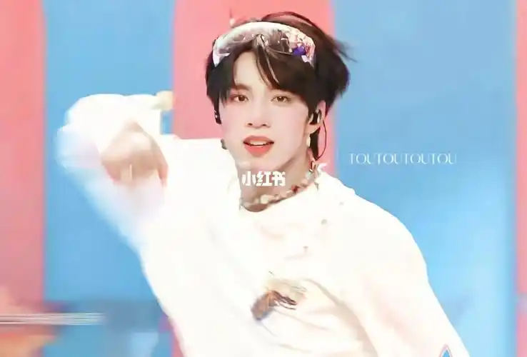 刘耀文护目镜电脑壁纸