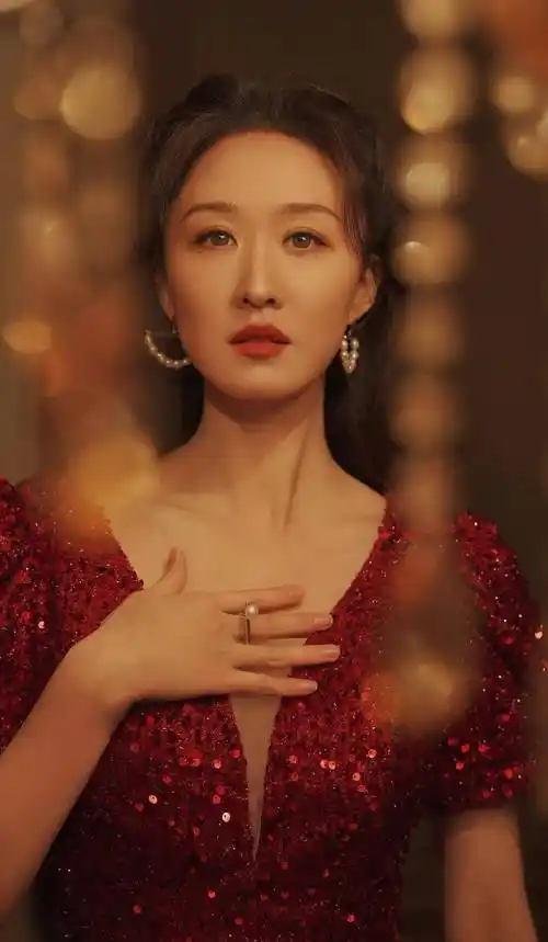 张雯经典美照_笑容_连衣裙_感觉