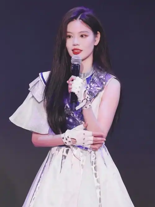 2001年5月1日出生于湖北省,中国内地女歌手,女子偶像团体 a target="