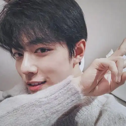 肖战最好的你#肖战剪刀手系列15p,是标准的小树杈没错了～笑起来卵圹