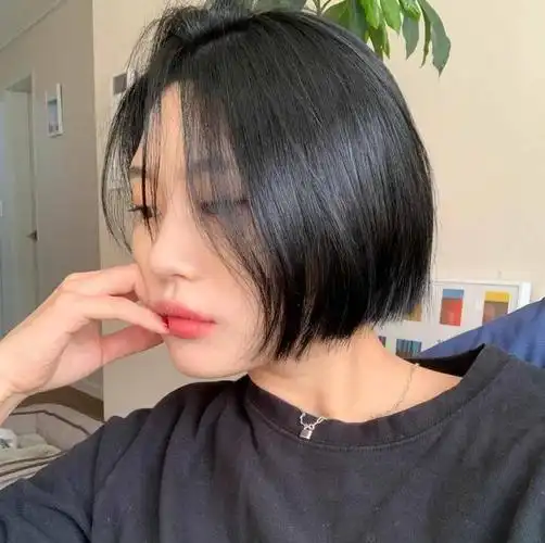 发量少短发发型(发量少的女生建议发型)