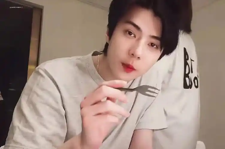 可盐可甜吴世勋平板壁纸来啦