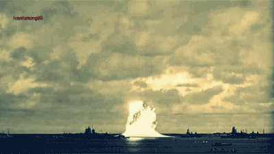 就在同一时期,服装界的"核弹"也爆炸了.