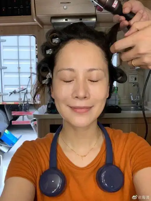 43岁海清颇具少女感,扎马尾辫活力十足|黄磊|素颜照|玉观音_网易订阅