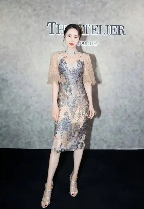 董璇薄纱包臀裙秀出完美身材,简直让人窒息!