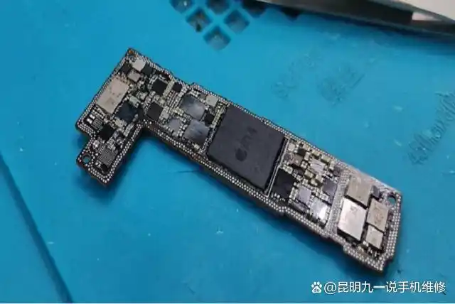 苹果12手机突然黑屏,一般有三种情况会导致手机黑屏,1,手机屏幕漏液