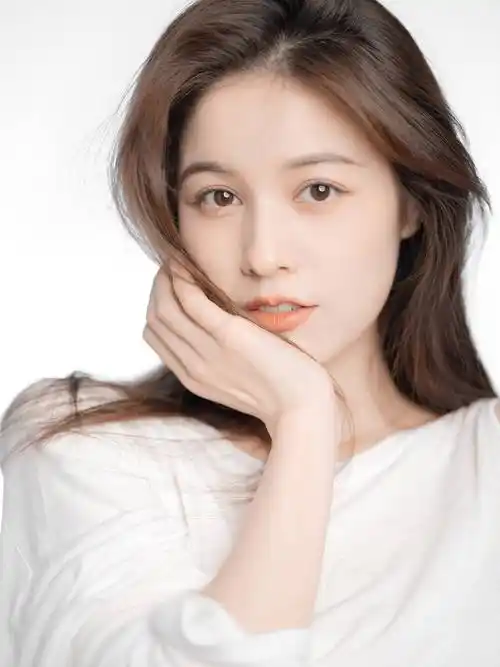 半身照拍照姿势图鉴,8个简约易学的姿势,拍照气质又上镜_镜头_头发