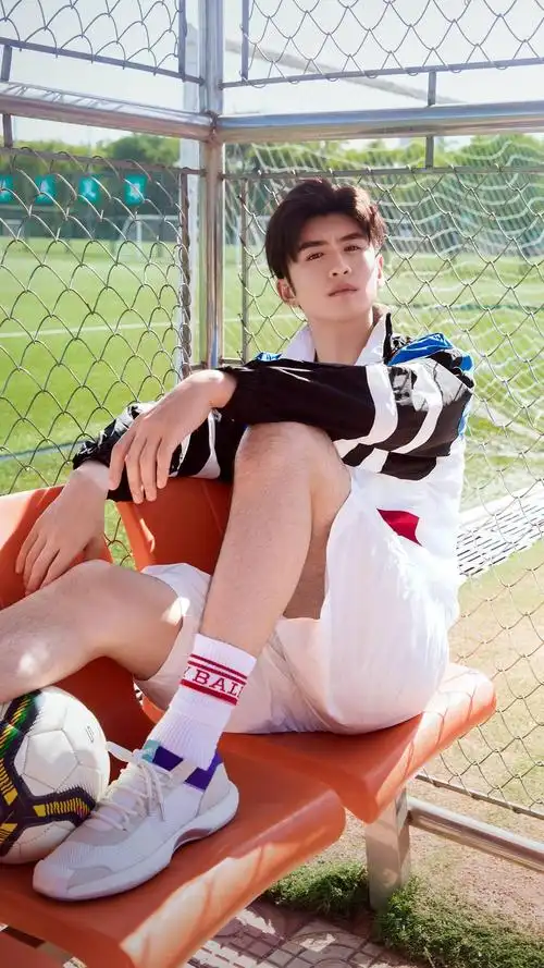 张云龙夏日写真手机锁屏壁纸