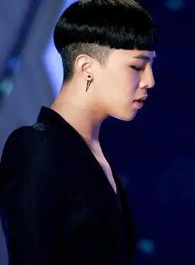 男生帅气蘑菇头短发发型图片